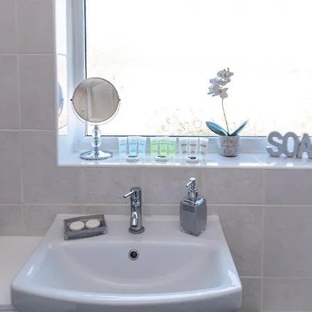 Lägenhet Beautiful Abode, Fast Wifi, Parking, Frenchay Bristol